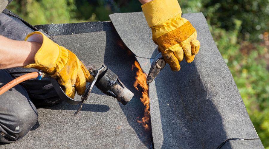 Professional flood damage restoration services in Idleyld Park, OR